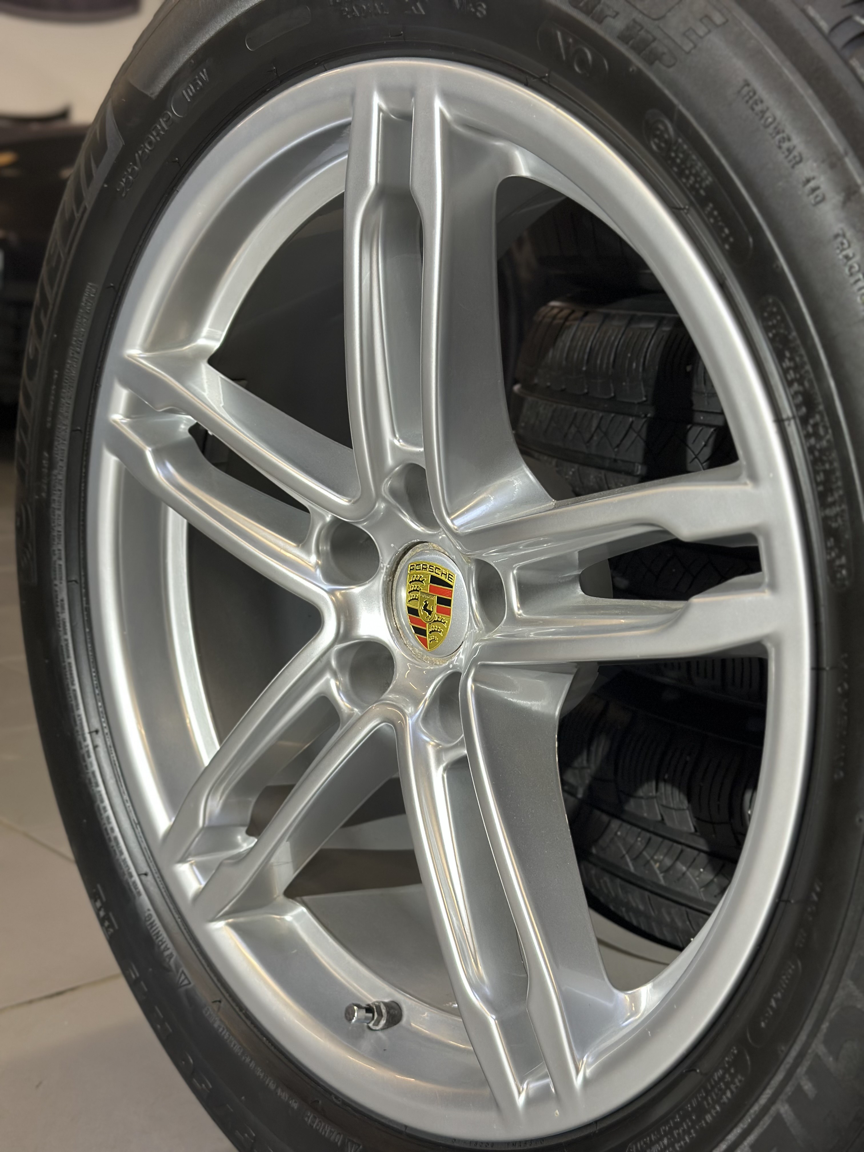 Pack roues 19 PORSCHE Macan 1 (95B) - d'Origine - Gris métallisé Pack roues 19 PORSCHE Macan 1 (95B) - d'Origine - Gris métallisé