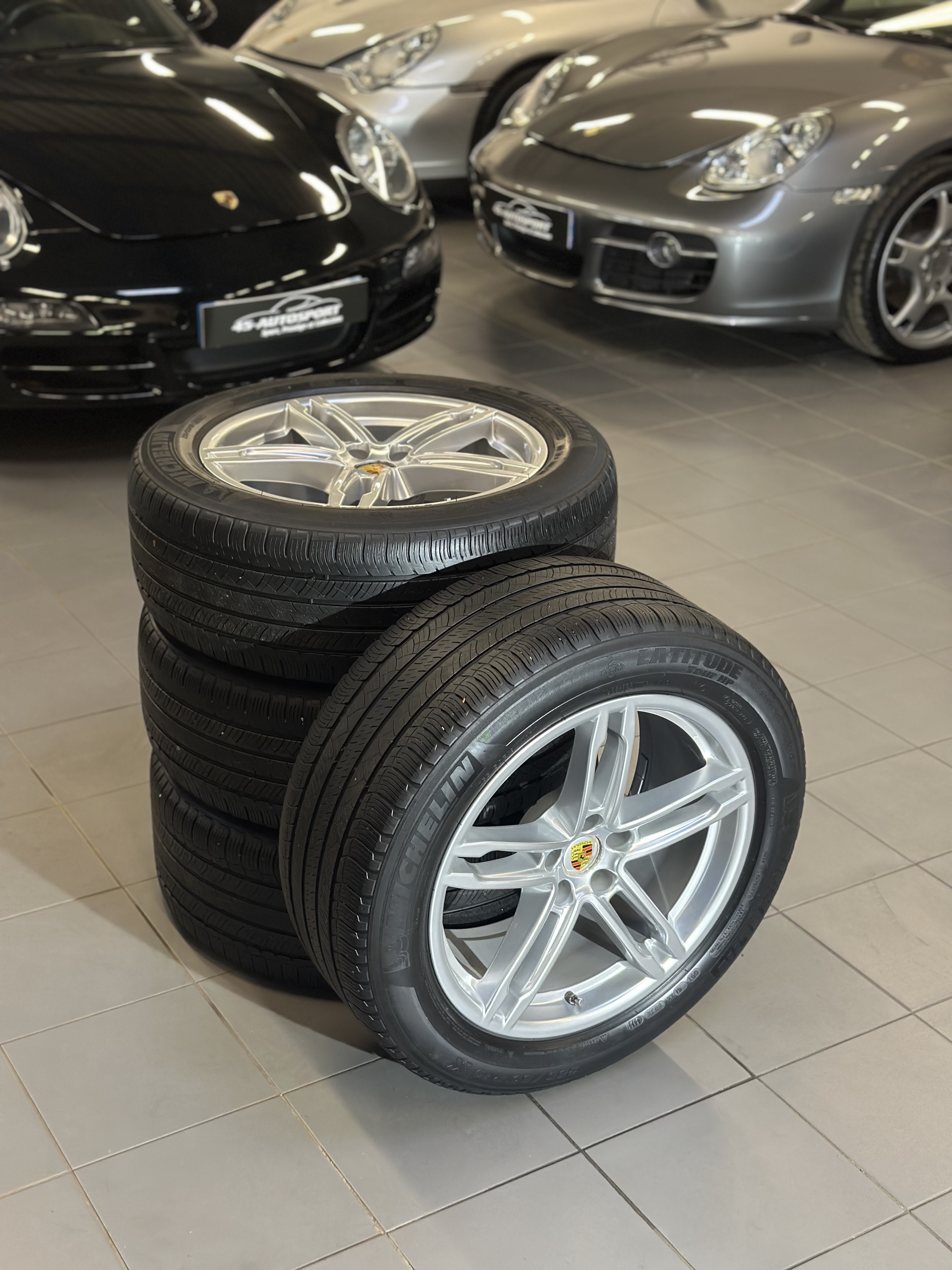 Pack roues 19 PORSCHE Macan 1 (95B) - d'Origine - Gris métallisé (1)