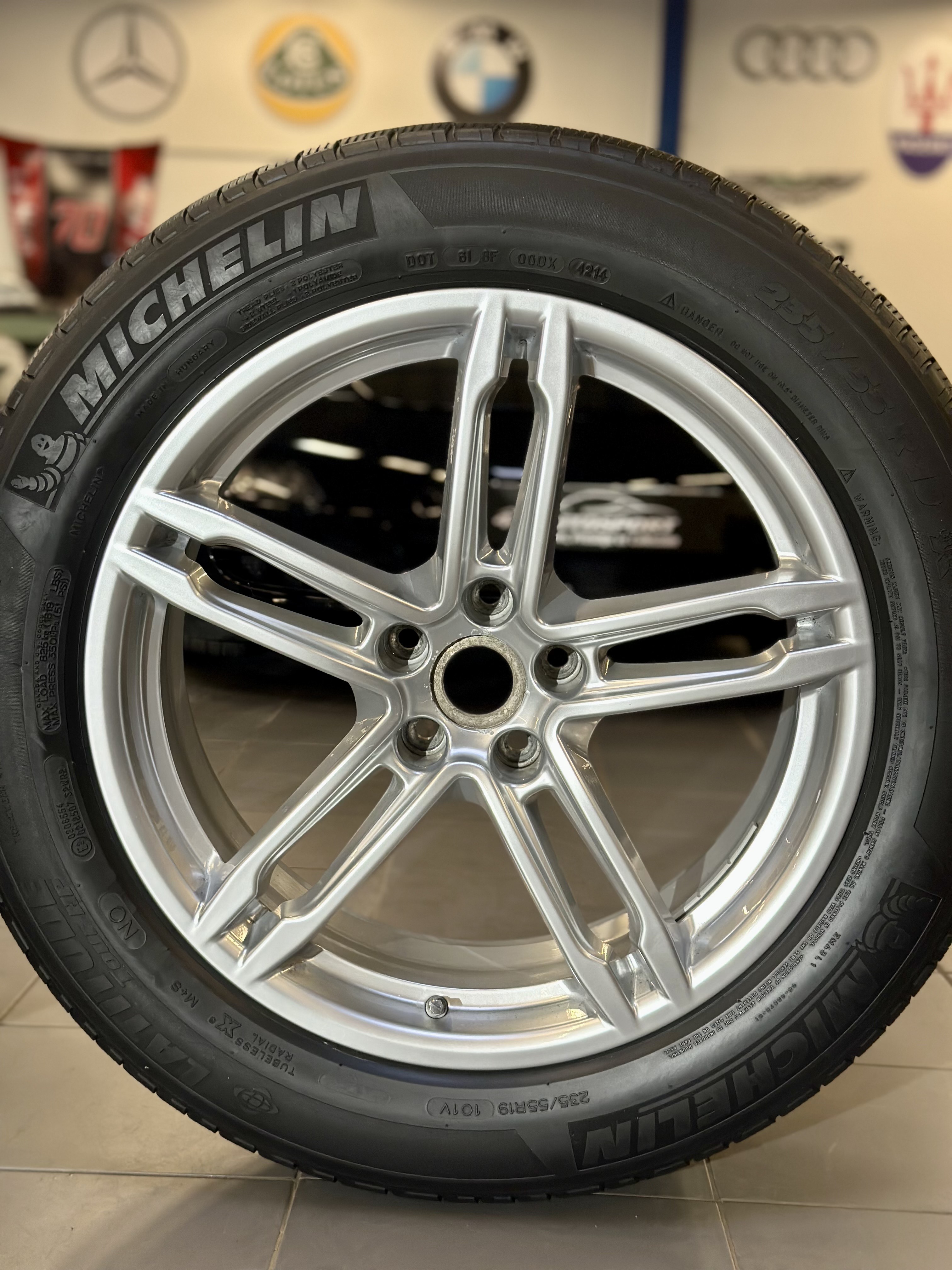 Pack roues 19 PORSCHE Macan 1 (95B) - d'Origine - Gris métallisé (12) Pack roues 19 PORSCHE Macan 1 (95B) - d'Origine - Gris métallisé