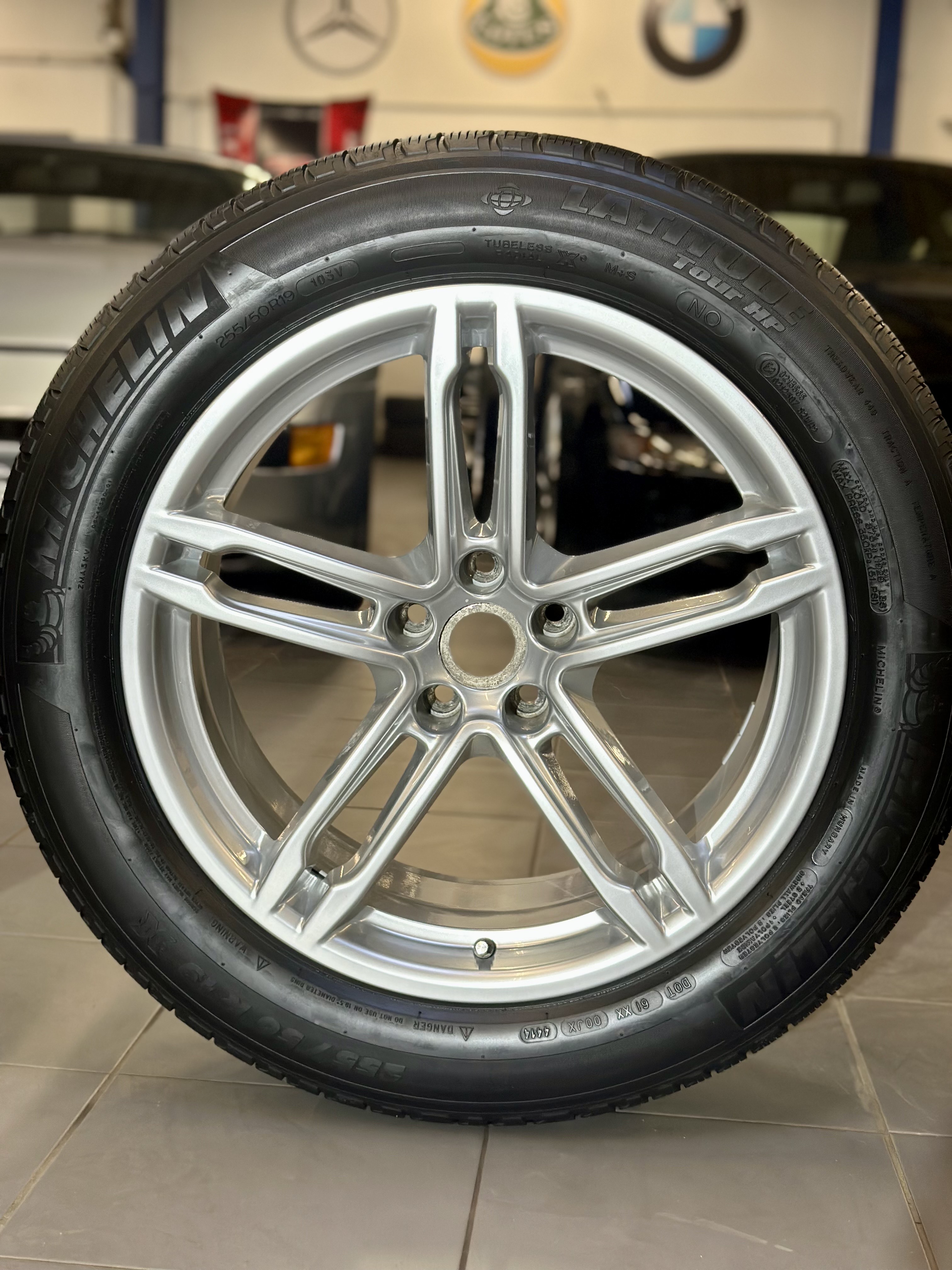 Pack roues 19 PORSCHE Macan 1 (95B) - d'Origine - Gris métallisé (13) Pack roues 19 PORSCHE Macan 1 (95B) - d'Origine - Gris métallisé