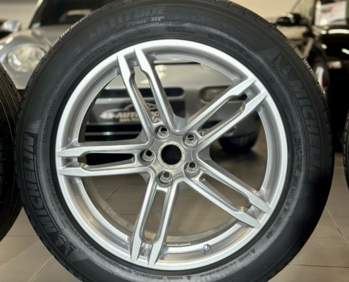 Pack roues 19 PORSCHE Macan 1 (95B) - d'Origine - Gris métallisé (14) Pack roues 19 PORSCHE Macan 1 (95B) - d'Origine - Gris métallisé