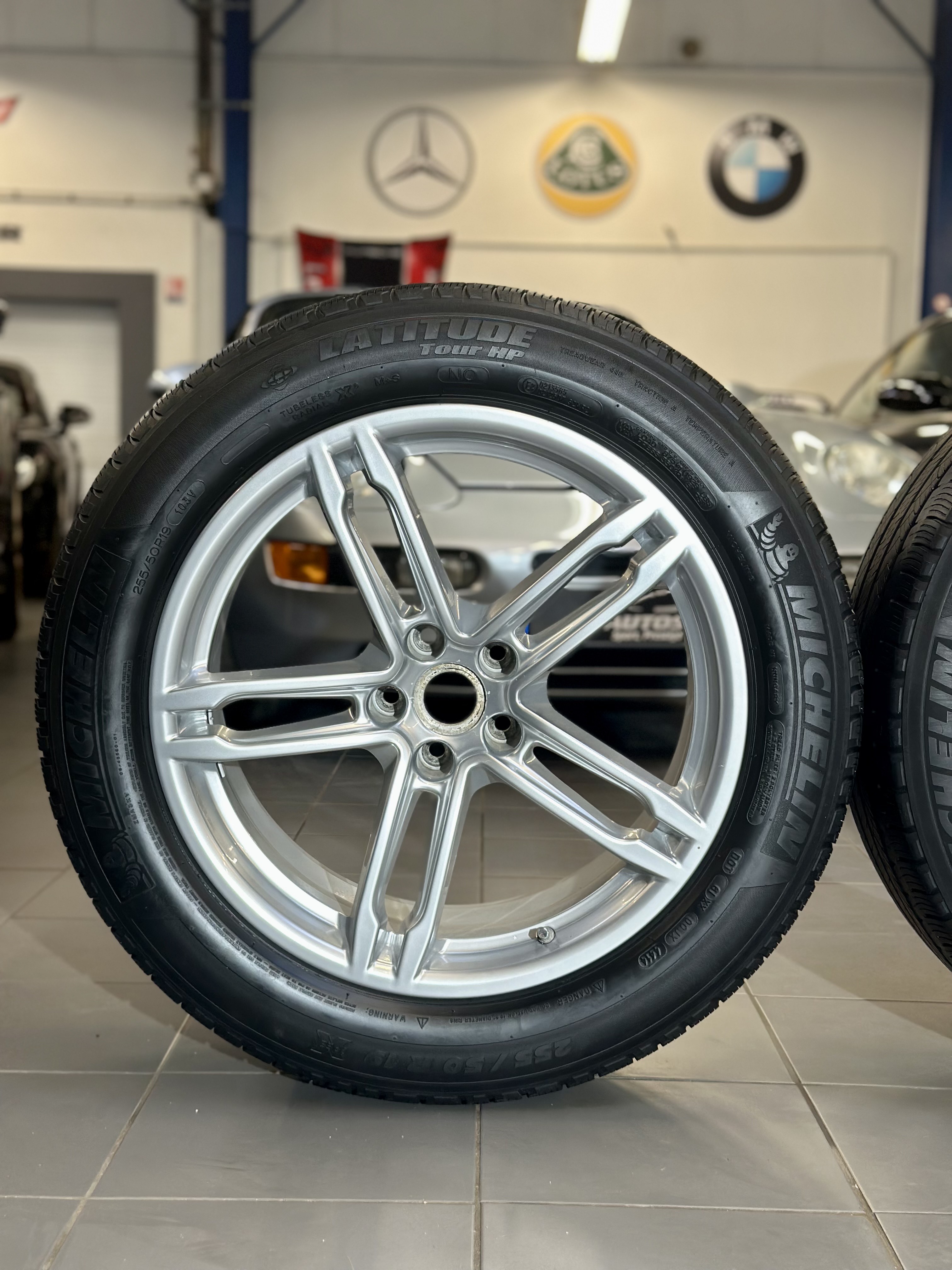 Pack roues 19 PORSCHE Macan 1 (95B) - d'Origine - Gris métallisé (15) Pack roues 19 PORSCHE Macan 1 (95B) - d'Origine - Gris métallisé