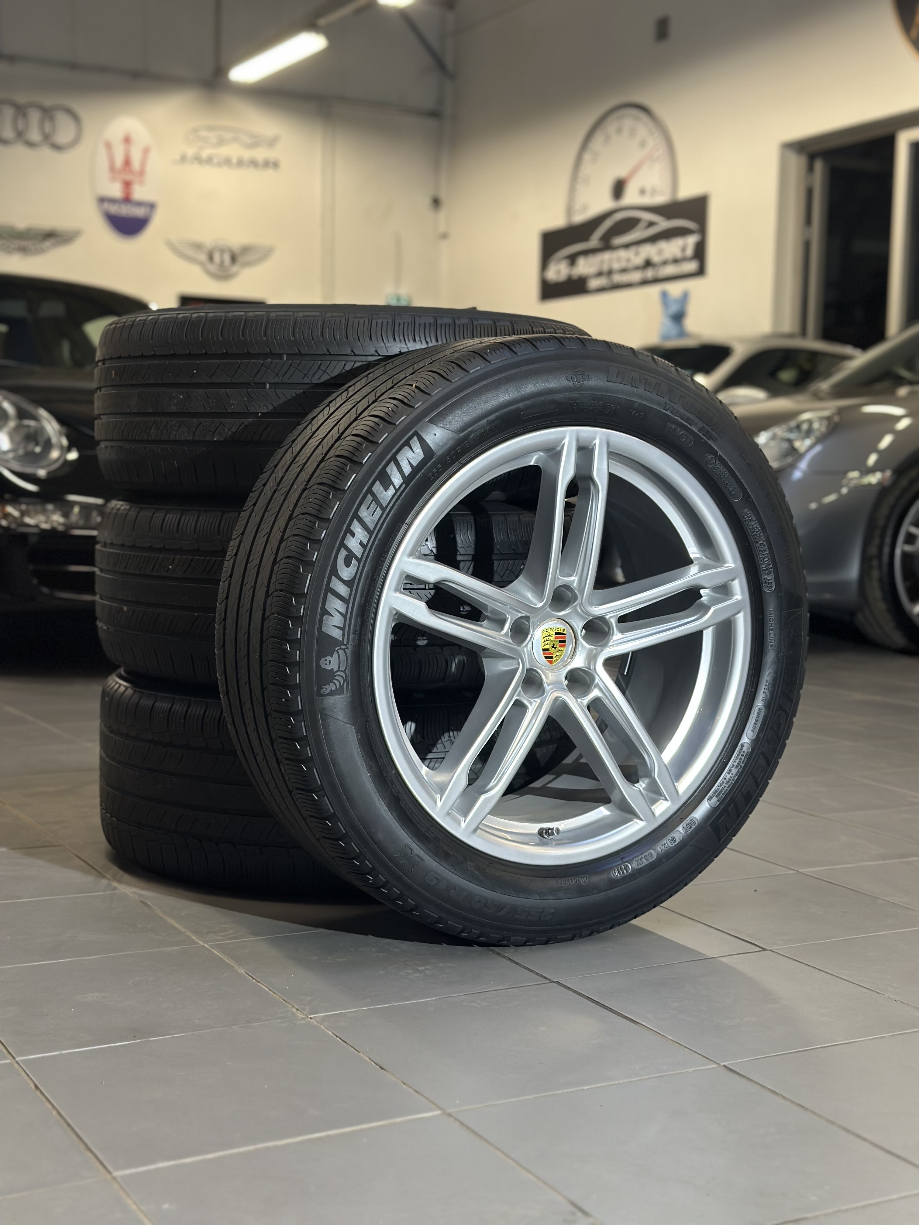 Pack roues 19 PORSCHE Macan 1 (95B) - d'Origine - Gris métallisé (2)