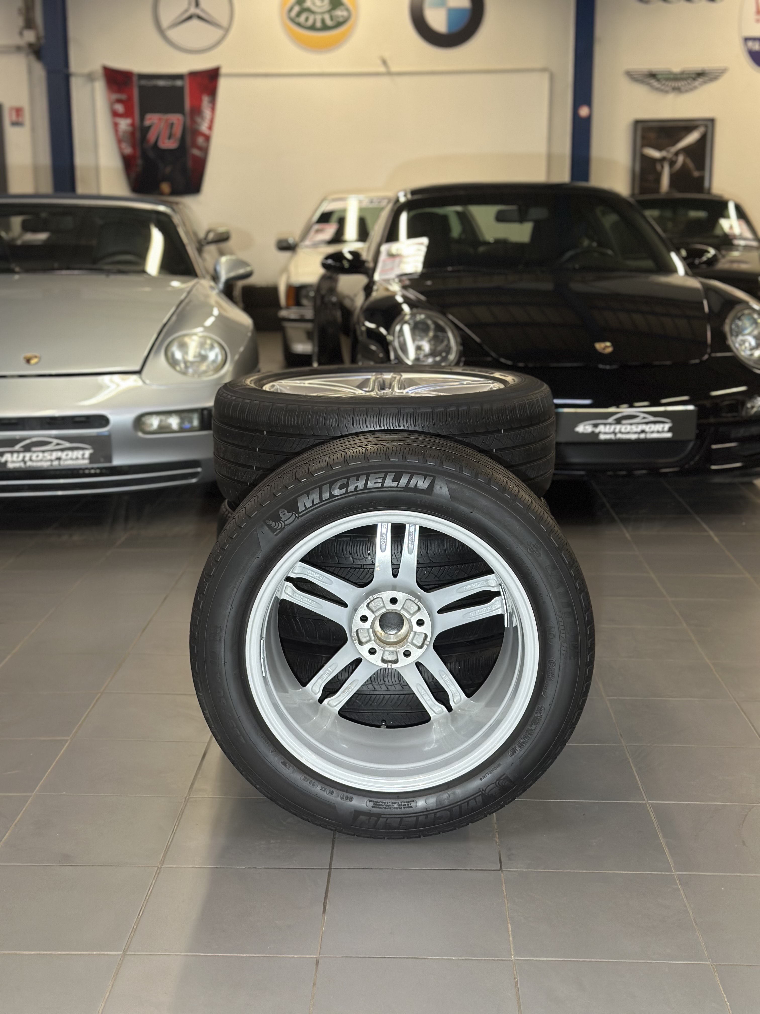 Pack roues 19 PORSCHE Macan 1 (95B) - d'Origine - Gris métallisé (6) Pack roues 19 PORSCHE Macan 1 (95B) - d'Origine - Gris métallisé