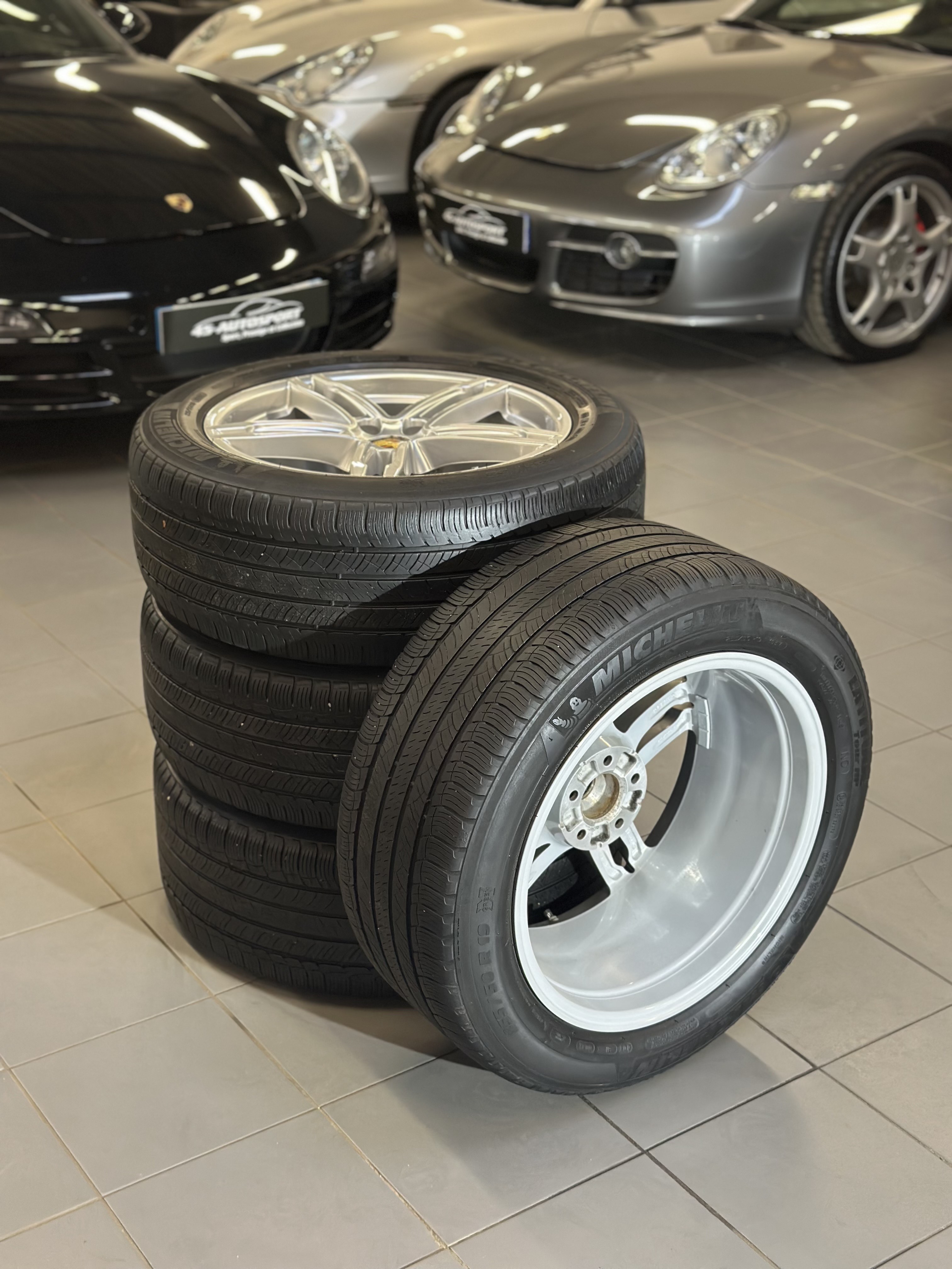 Pack roues 19 PORSCHE Macan 1 (95B) - d'Origine - Gris métallisé (8) Pack roues 19 PORSCHE Macan 1 (95B) - d'Origine - Gris métallisé