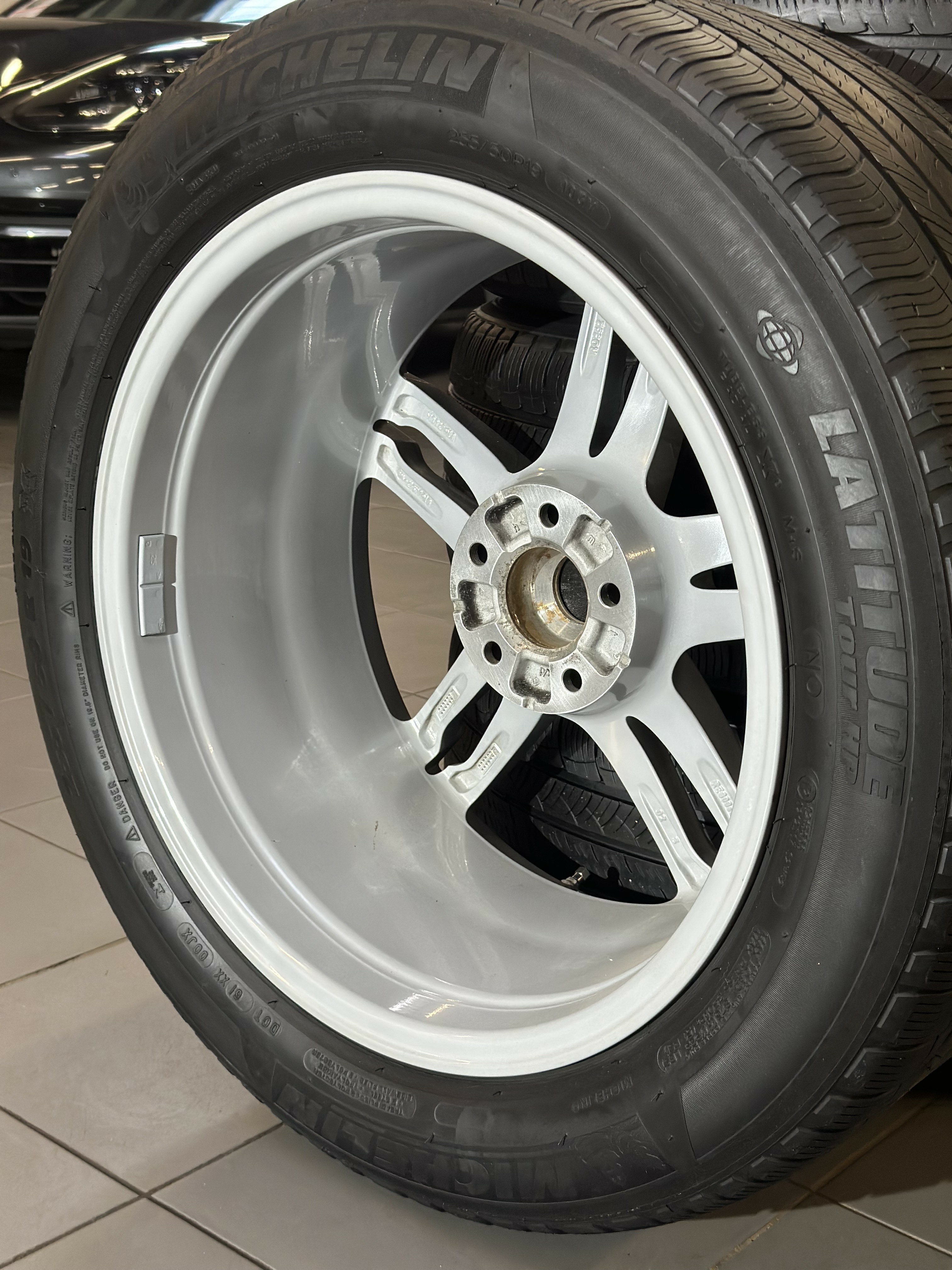 Pack roues 19 PORSCHE Macan 1 (95B) - d'Origine - Gris métallisé (9) Pack roues 19 PORSCHE Macan 1 (95B) - d'Origine - Gris métallisé